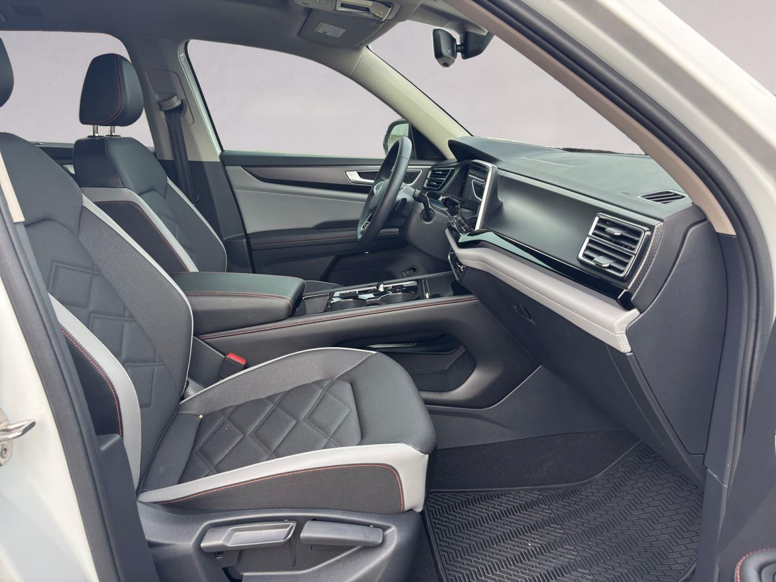 2024 Volkswagen Atlas 2.0T Peak Edition SE w/Technology