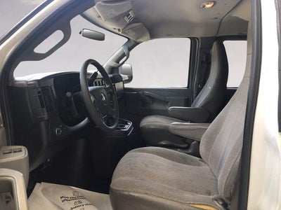 2017 Chevrolet Express Passenger 3500 Extended Wheelbase Rear-Wheel Drive 1LT