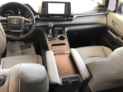2023 Toyota Sienna XLE FWD 7-Passenger (Natl)