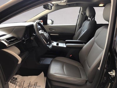 2023 Toyota Sienna XLE FWD 7-Passenger (Natl)