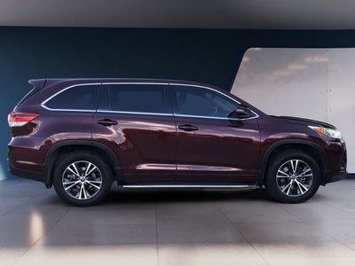 2018 Toyota Highlander LE I4 FWD (Natl)